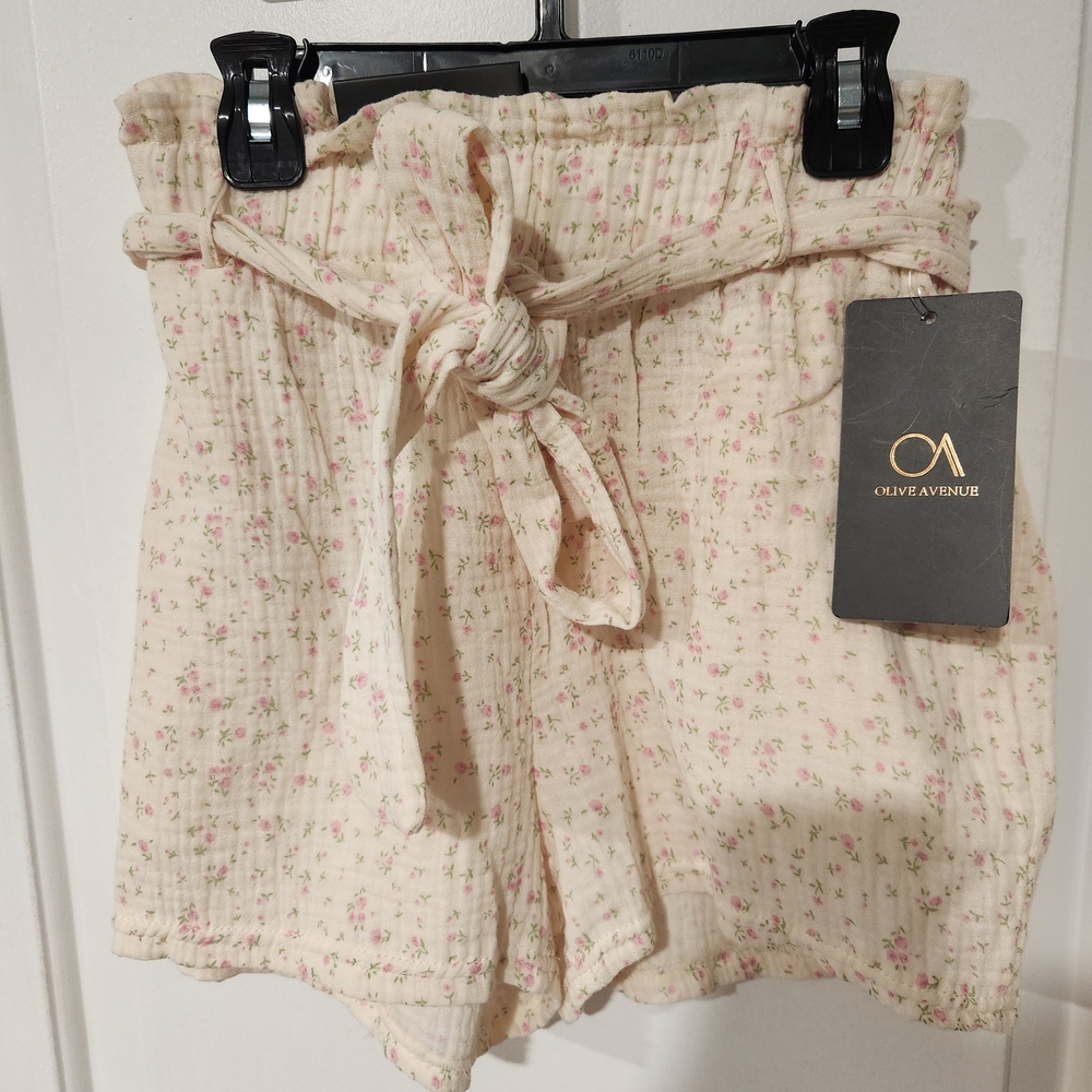 Cream Floral Women Shorts